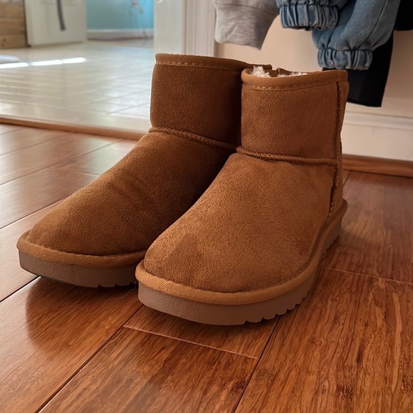 Mini slippers 9.5 (run small) - Picture 1 of 4